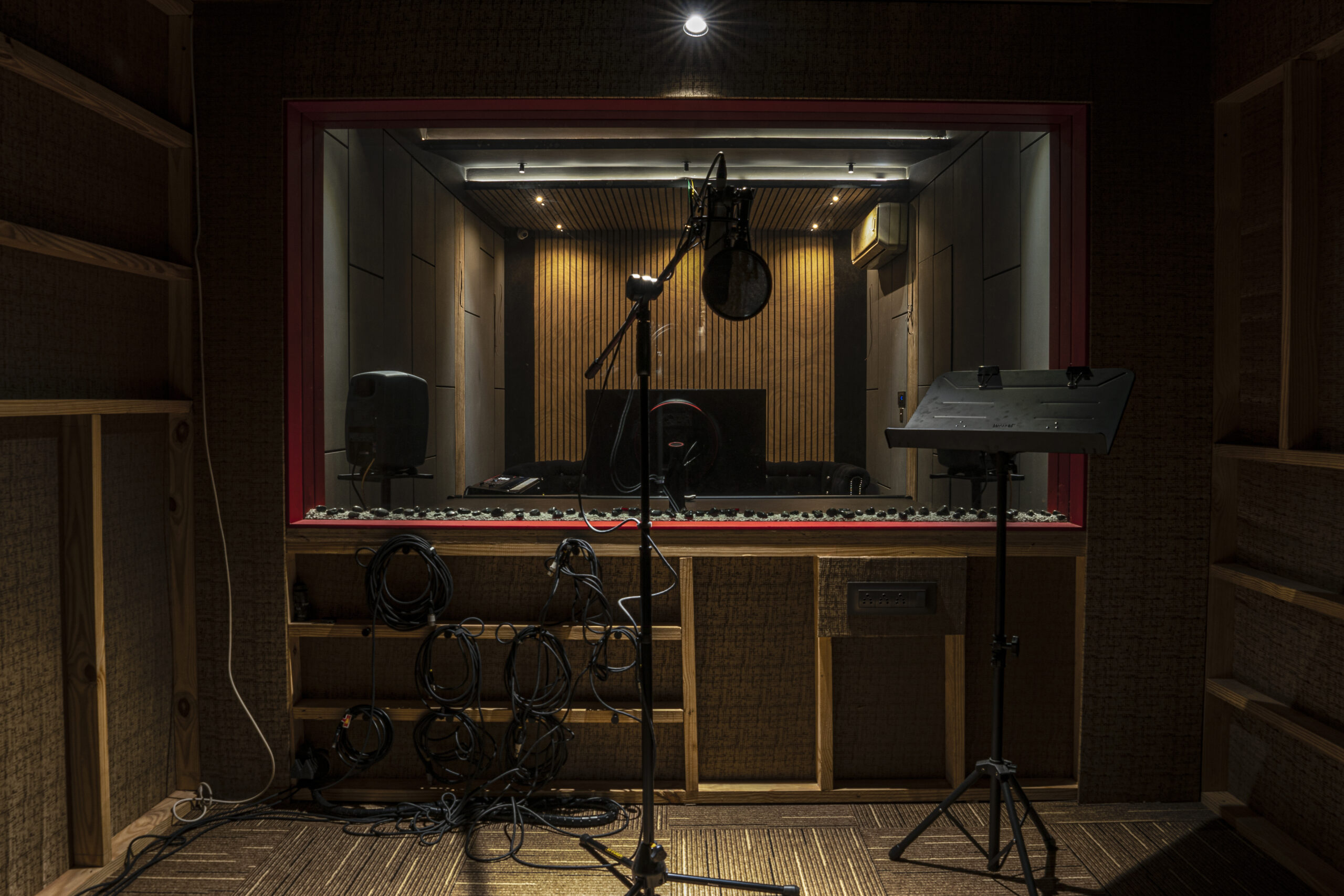 The benefits of using a professional recording studio